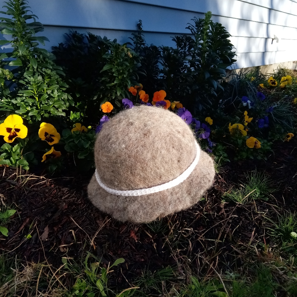 Cindy Valentine original. Tan hat.